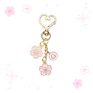 Llavero dorado con flor de cerezo y dije de inicial / Llavero con forma de corazón / Flor de cerezo japonesa / Llavero con nombre personalizado / Dijes de letras
