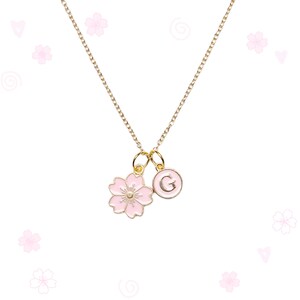 Collar con inicial y dije de flor de cerezo rosa Sakura y cadena dorada / Collar con letras / Lindo collar personalizado
