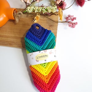 Topflappen gehäkelt Regenbogenfarben 1 Paar gehäkelte Topflappen bunt Baumwolle nützliche Küchenutensilien LGBT Geschenkidee Bild 9
