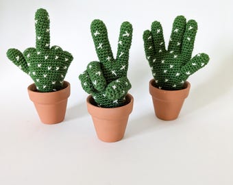 Crocheted cactus hand | Funny gift idea | Gift idea for friends or colleagues | Statement decoration | Fuck you | Peace sign