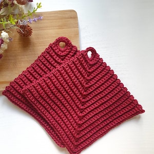 Crocheted pot holders different colors 1 pair Crocheted cotton pot holders useful kitchen utensils small gift idea Weinrot