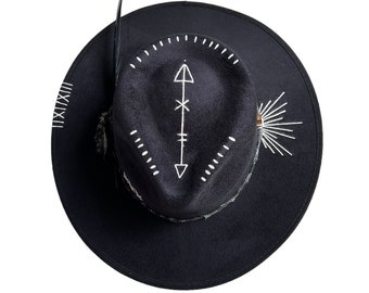 Il cappello spirituale di Tulum, Fedora Infinito, in cristallo