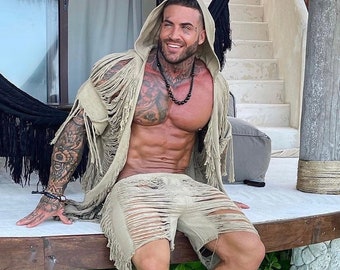 Conjunto de capa y pantalones cortos hechos a mano en Tulum para hombre