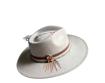 Cristalli di quarzo spirituale con cappello bianco per la pace della mente Tulum