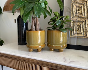 Pair of green footed  Ceramic...: Minimalist Indoor Outdoor Plant Decor/