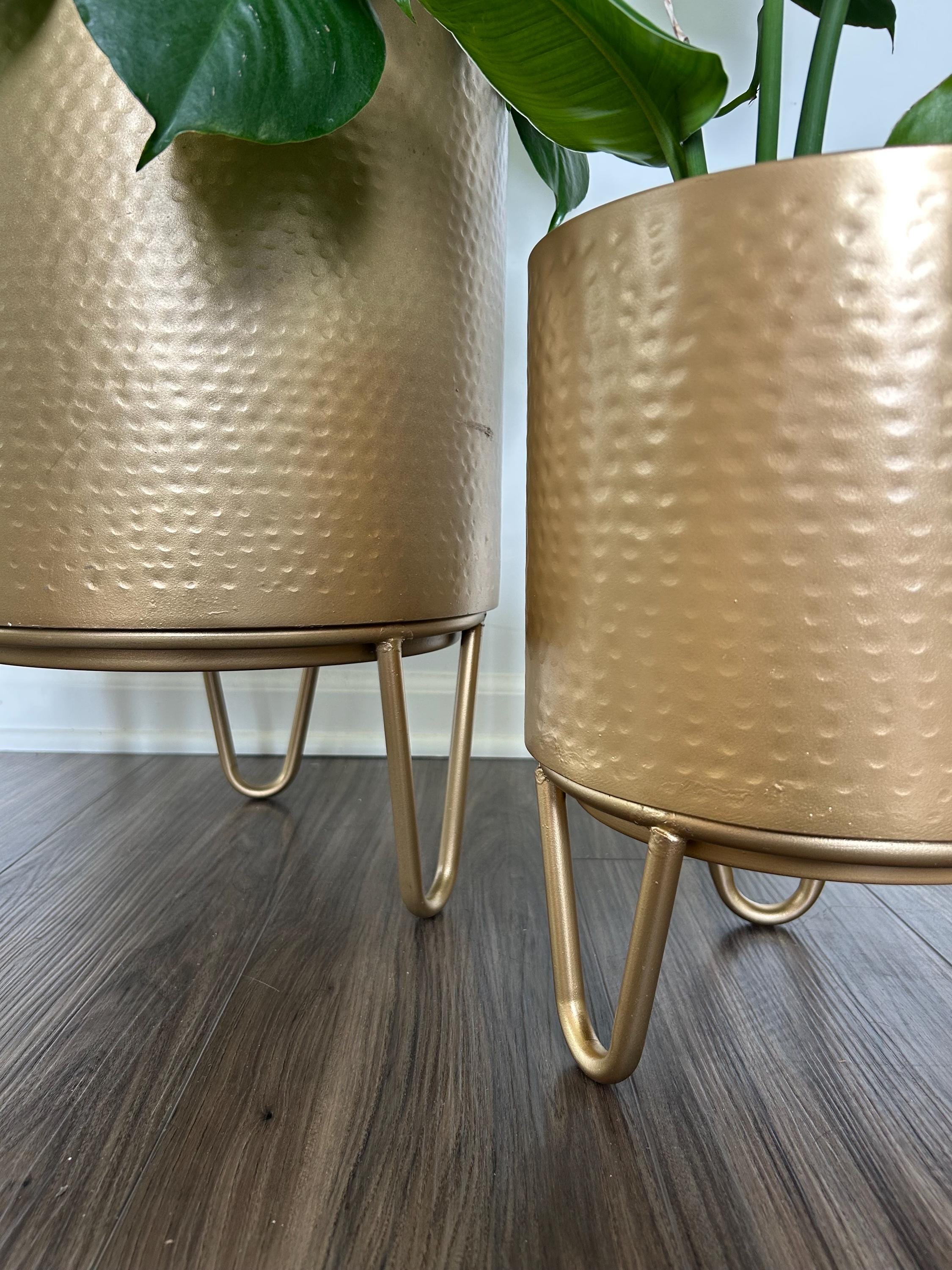 planter pot with drainage LuxenHome 17.7
