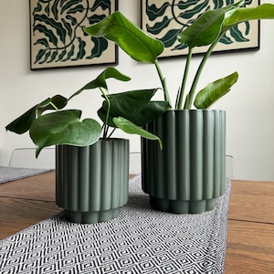 Olive Green Ceramic Planter Pot: Modern Lines Design