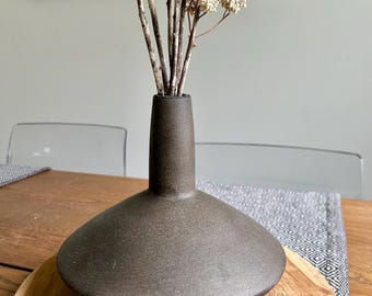 Dark Brown Ceramic Vase: Modern Table / Flower Decoration