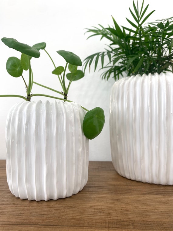 Weier Keramik Pflanztopf: Moderne Vertikale Linien, Indoor Outdoor Dekor -  Etsy.de