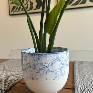 Lichtblauwe aquarel keramische plantenpot: binnenbak, geen afvoer