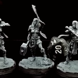 Female Barbarian Humans - RPG Miniatures UK - Ultra HD 4K resolution Tough Resin - Highlighted by Hand - Extreme Detail - Easier to Paint