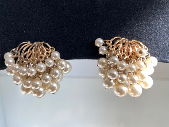 Vintage clip on pearly earrings - image 1