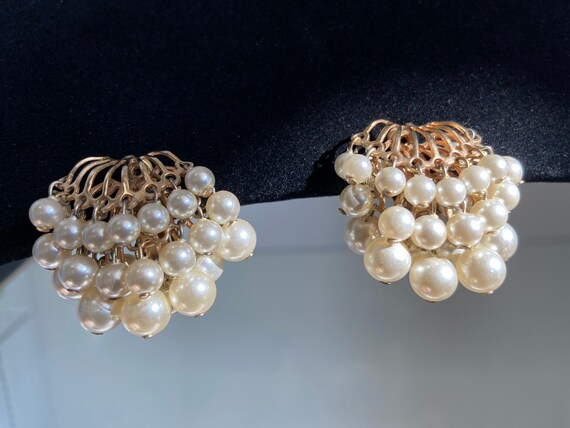 Vintage clip on pearly earrings - image 7