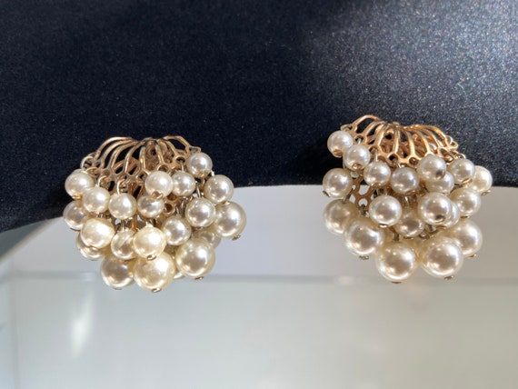 Vintage clip on pearly earrings - image 6