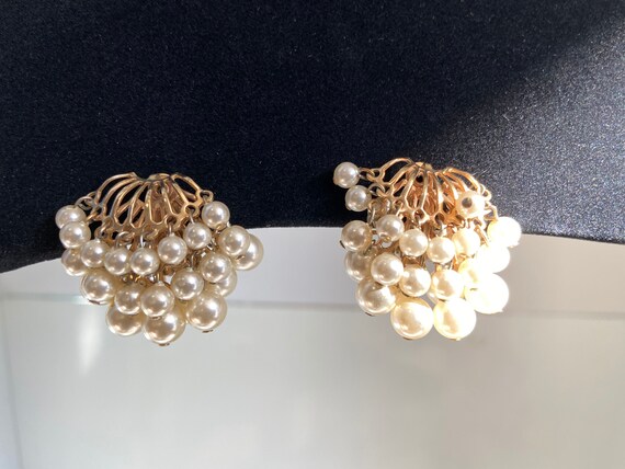 Vintage clip on pearly earrings - image 3