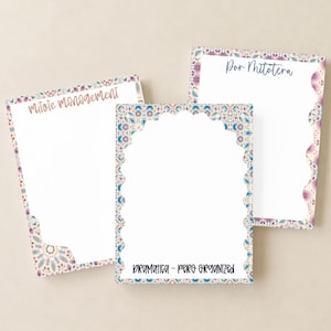 May include: Three white notepads with decorative borders and text. The borders feature a repeating pattern in blue, purple, and orange. The text on the notepads reads "Mitote Management", "Por Mitotera", and "Dramatica - Pero Organized".