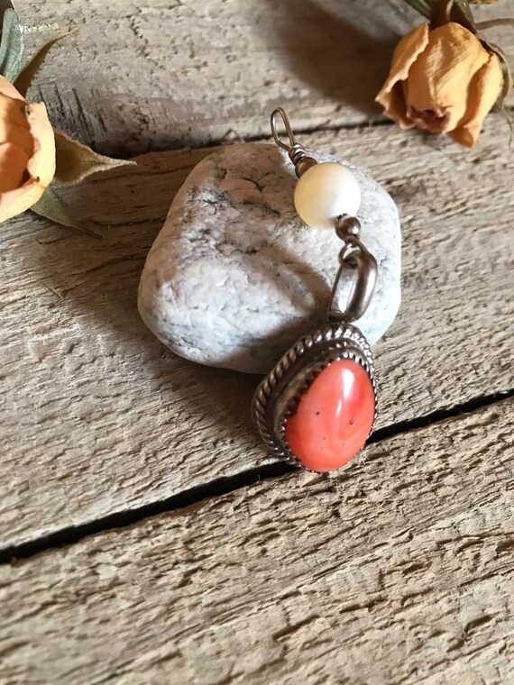 Vintage southwest sterling and coral pendant - image 1