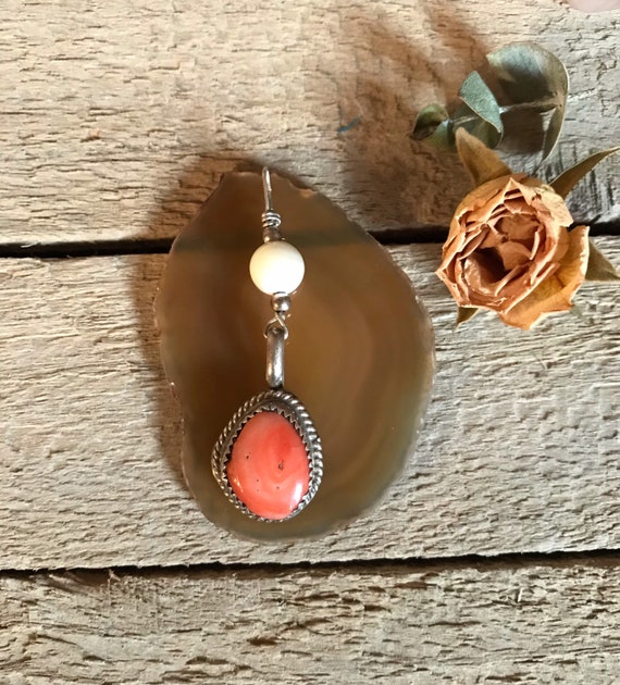 Vintage southwest sterling and coral pendant - image 4