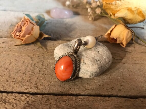 Vintage southwest sterling and coral pendant - image 6