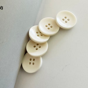15/18/20/23/25mm White Genuine Cow Bone Horn Shirt Skirt Suit Coat Suit Dress Sweater Uniform Buttons, Natural  4 hole Flat Buttons
