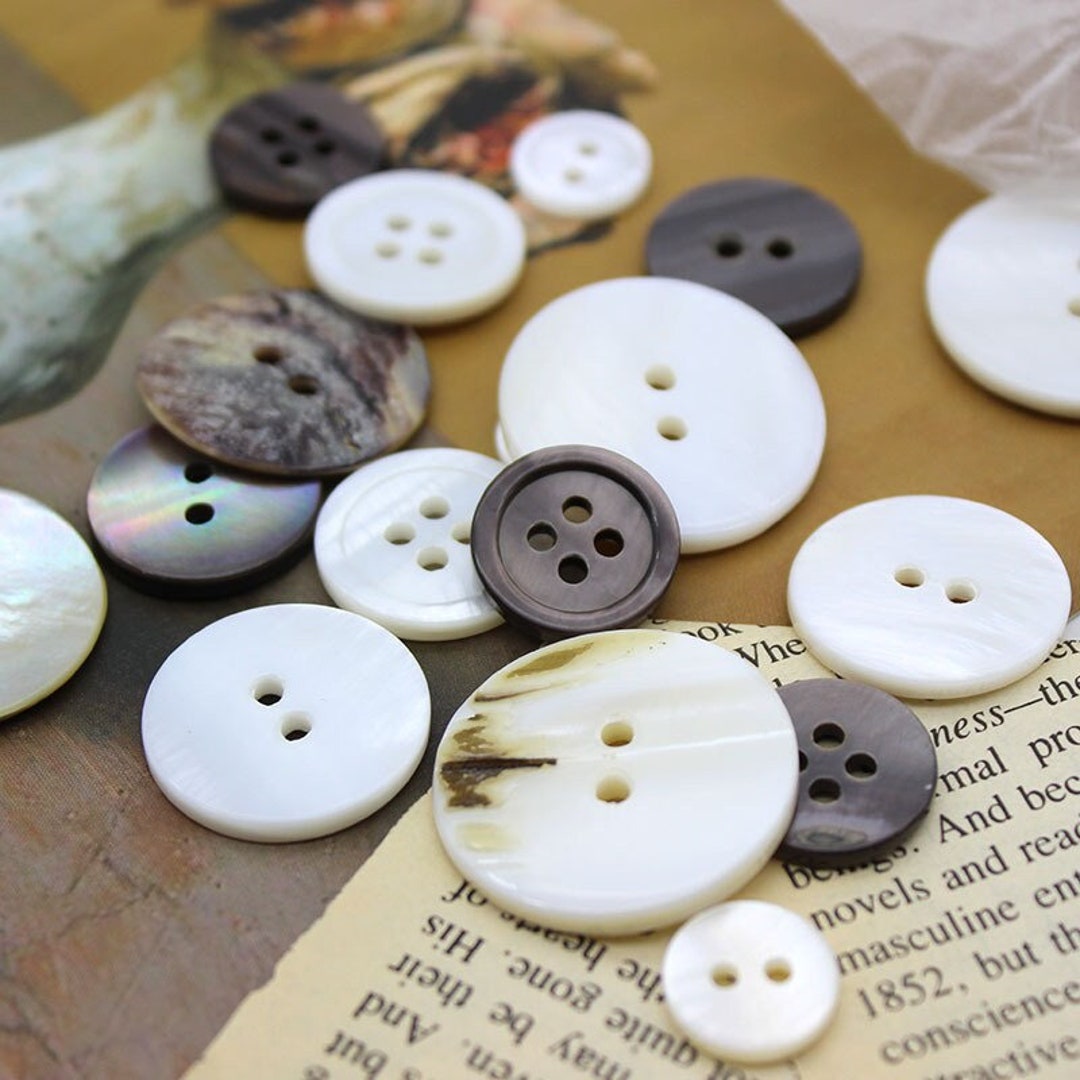 Grey Shell Buttons 100pcs 10/11.4/15/18/20/23/25mm White/grey 2/4 Hole Shell Buttons for ...