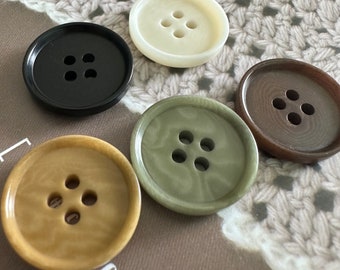 15/18/20/23/25mm White Green Black Brown Corozo 4-hole Natural Buttons for Haute Couture Jacket Shirt Skirt Suit Coat Suit Dress Sweater