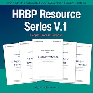 Może przedstawiać: Grafika w kolorze morskim i granatowym z tekstem "HRBP Resource Series V.1" i "People. Process. Purpose." Wyświetlanych jest kilka białych dokumentów, każdy z tytułami takimi jak "Role Clarity Outline" i "1-Page Framework."