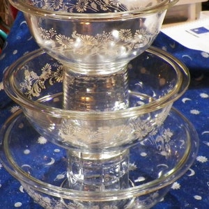 Vintage Pyrex Clear Colonial Mist, French Daisy, Floral Daisy Nesting Mixing Bowls Set of 3 Retro Pyrex by Corning Ware Vintage Kitchenware