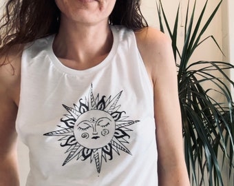 Handgedrucktes Sunshine Muskelshirt: fließendes Boho Yoga Top