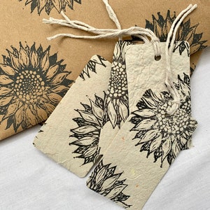 Etichette regalo, etichette regalo in carta fatta a mano. Etichette altalena, carta riciclata, etichette girasole