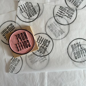 carta velina personalizzata / carta velina con logo / logo personalizzato / confezione aziendale / carta velina ecologica / stampata a mano / carta su misura