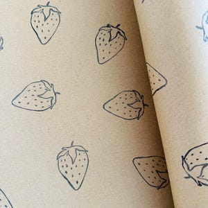 Emballage cadeau aux fraises, papier cadeau imprimé à la main, emballage cadeau, emballage cadeau de luxe, emballage cadeau écologique
