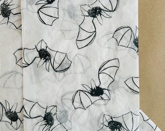 Handgedruckte Fledermaus in Seidenpapier: Geschenkpapier, hübsche Verpackung