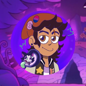 Puede incluir: Una ilustración de dibujos animados de una persona con cabello castaño que lleva un sombrero marrón y naranja con una bandera del orgullo bisexual. La persona lleva una camisa blanca con una estrella y una letra E. La persona está sosteniendo un gato blanco y negro con ojos verdes. El fondo es morado.