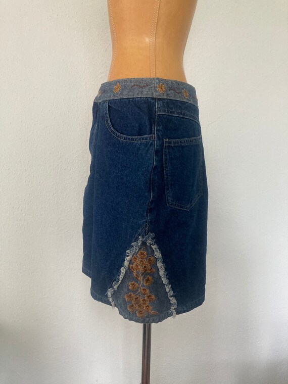 Vintage 1990s Denim mini skirt with floral embroi… - image 2