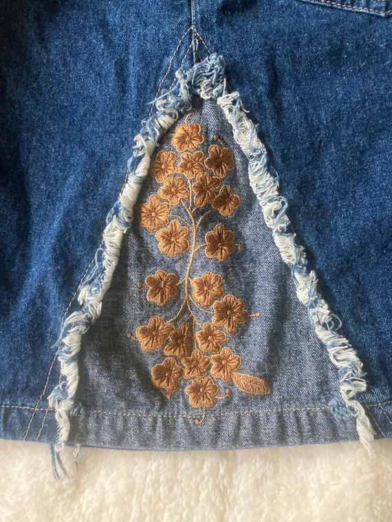 Vintage 1990s Denim mini skirt with floral embroi… - image 4