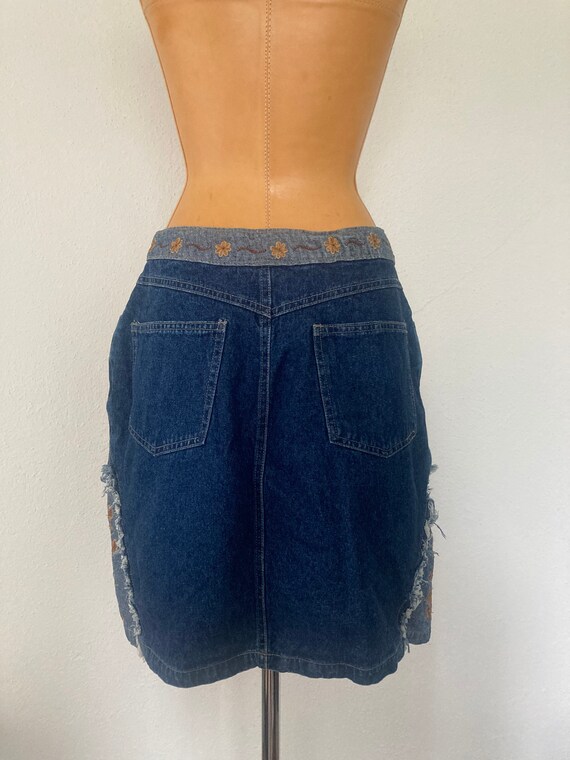 Vintage 1990s Denim mini skirt with floral embroi… - image 3