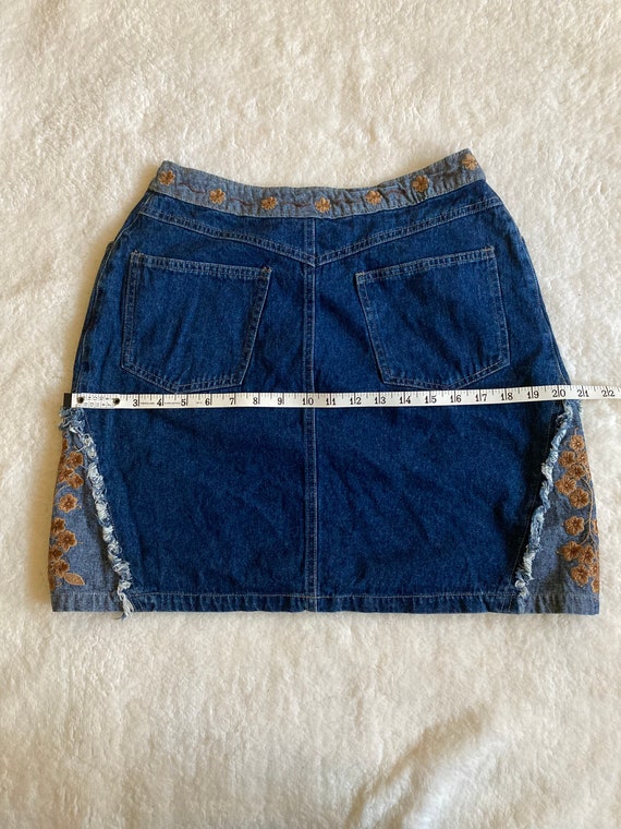 Vintage 1990s Denim mini skirt with floral embroi… - image 6