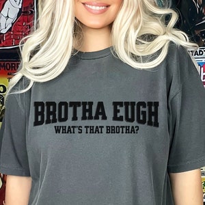 Brotha Eugh Camiseta personalizada con letras universitarias Ew Brother Eww Funny Meme Tee Gen Z Shirt Comfort Colors® Ajuste relajado Cuello redondo de manga corta