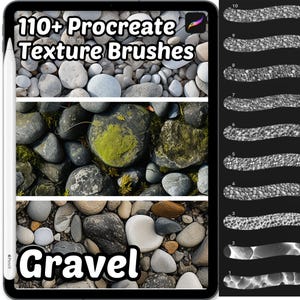 Könnte beinhalten: Ein digitales Tablet zeigt Procreate-Texturpinsel. Der Bildschirm zeigt Kiestexturen mit dem Text "110+ Procreate Texture Brushes" und "Gravel". Ein Stift ist links zu sehen. Die Pinsel sind für digitale Kunst.