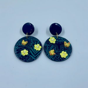 Boucles D'oreilles Pendantes Fleurs De Bananier Colorées - Neuf Avec étiquettes