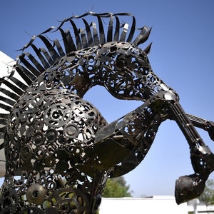 5&#39; 5 Handmade standing hors statue from junk metal | Decoration yard, garden