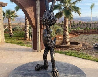 Wunderliche Bugs Bunny Skulptur: Ein nostalgischer Augenschmaus!