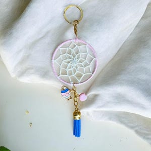 Traumfänger Schlüsselanhänger Favor, Fisch Charm Schlüsselanhänger, personalisierte Party Favor, Rosa und Blau Boho Keychain Geschenk