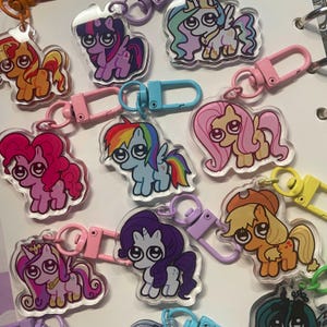 Llaveros acrílicos con dijes de My Little Pony de MLP