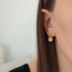 Boucles d'oreilles 2 trous, double piercing, doré à l'or fin, chaine simple, minimaliste image 2