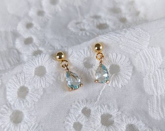 Petites boucles d'oreilles - mini gouttes zircon simple - puces discrètes - bijoux accumulation  - doré à l'or fin - minimaliste