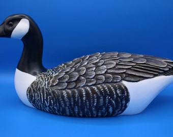 Carved Canada Goose Decorative decoy