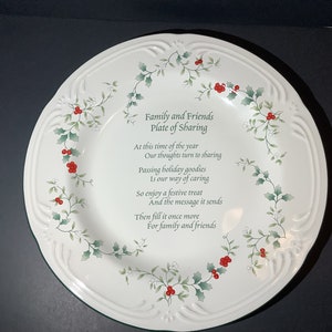 Pfaltzgraff Winterberry Family and Friends Plate