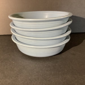 Vintage Fiestaware Maagdenpalmblauwe soep-/salade-/granenkommen (gepensioneerd)
